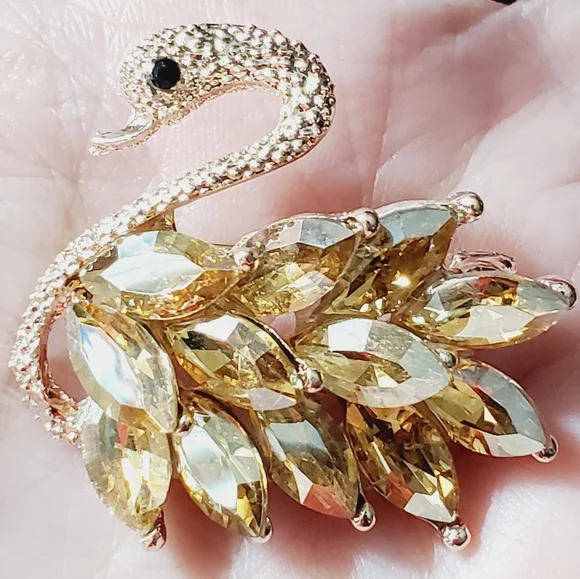 Rose gold swan Austrian swavorski elements crystals brooch champagne STUNNING - Picture 8 of 10